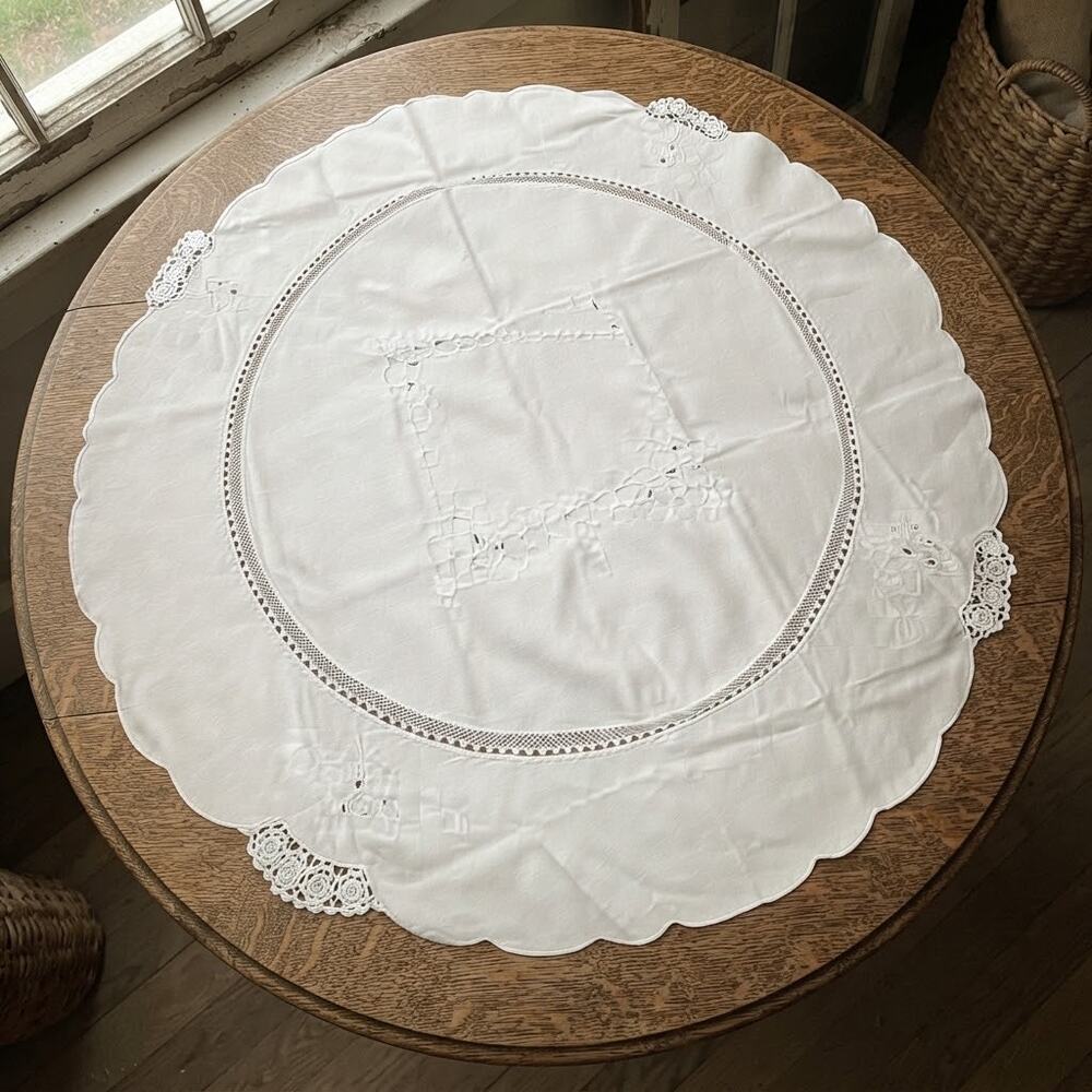 Vintage Tablecloth 6 Napkins Embroidery 50" Round w/Overhang White Lace Detail